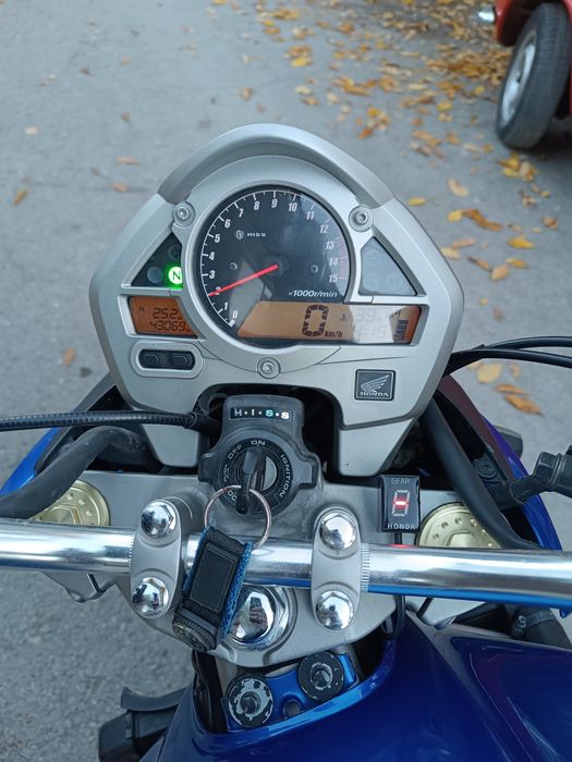 Продавам Хонда Хорнет