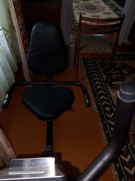 Велотренажёр горизонтальный.