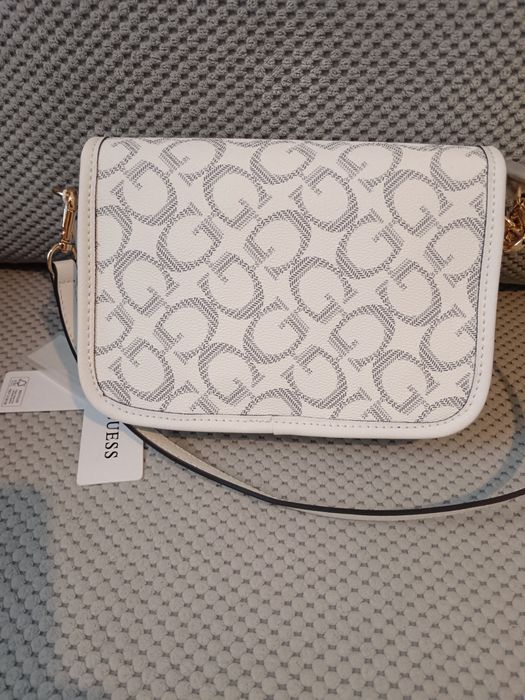 Poșete noi Guess!