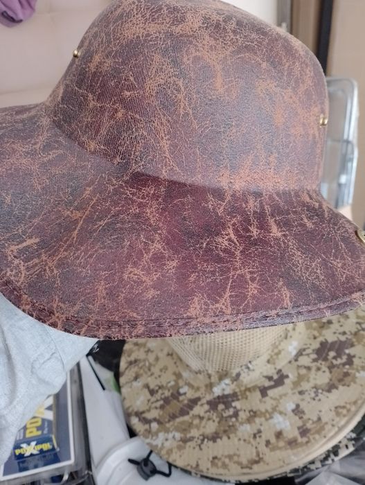 Palarie gen pirat cu borul larg