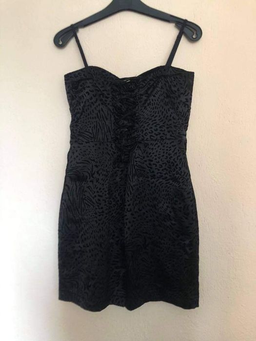 Черна елегантна рокля по тялото в размер 38 (S)