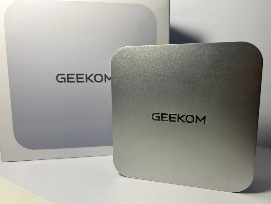 Mini PC Geekom Model A8 AMD Ryzen 9 – 32GB DDR5 / 1TB SSD – Gri – FullBox – Ca Nou