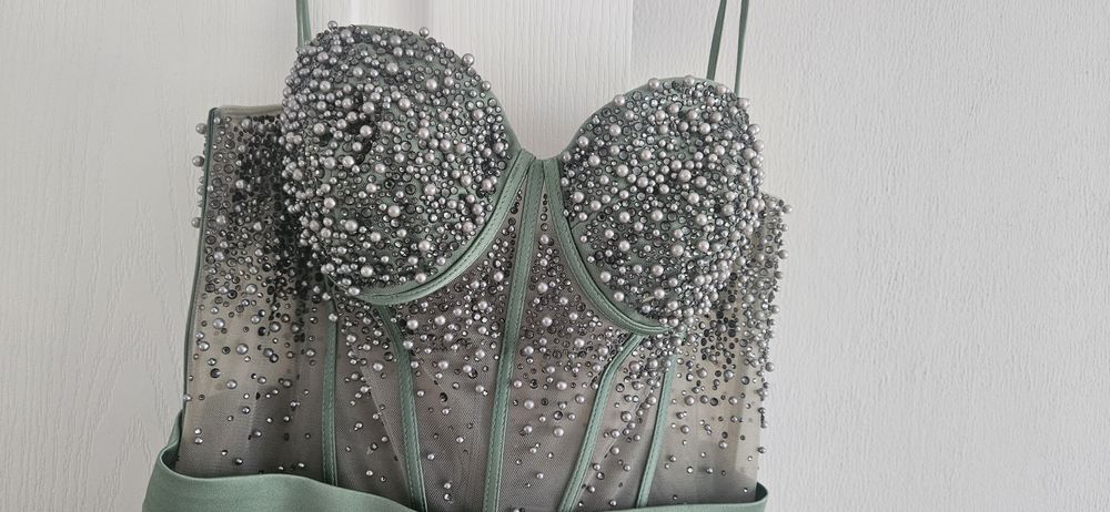 Офицялна рокля за поводи