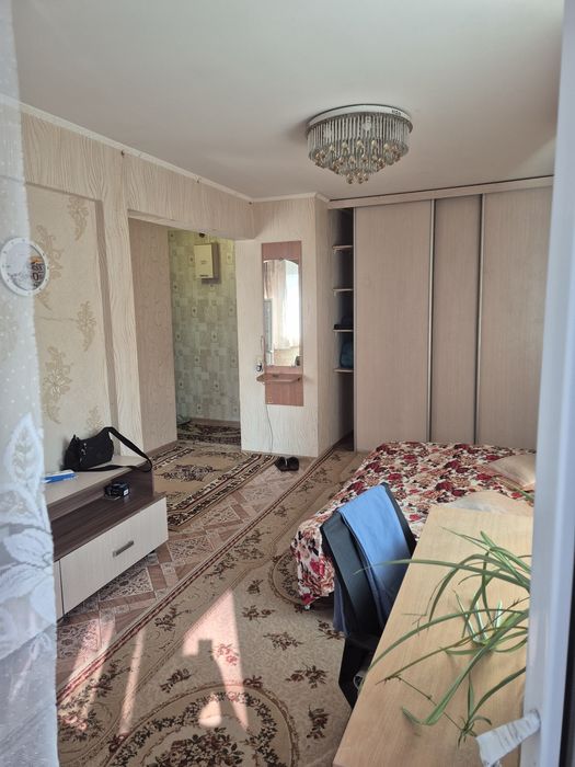 Продам 1 ком.,,Стеклянный магазин"