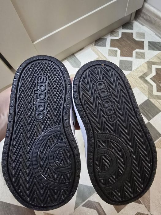 Нови детски маратонки Адидас