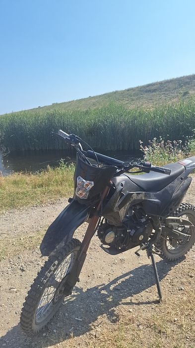 Vând sau schimb moto cros 125 4t