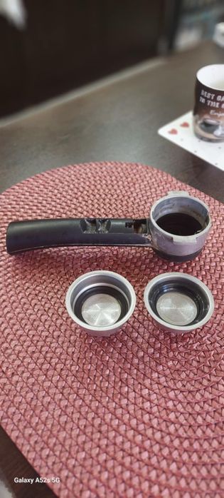 Кафемашина - Delonghi ec330s
НАЛЯГАНЕ: 15 BAR
-КАПАЦИТЕТ НА РЕЗЕРВОАР