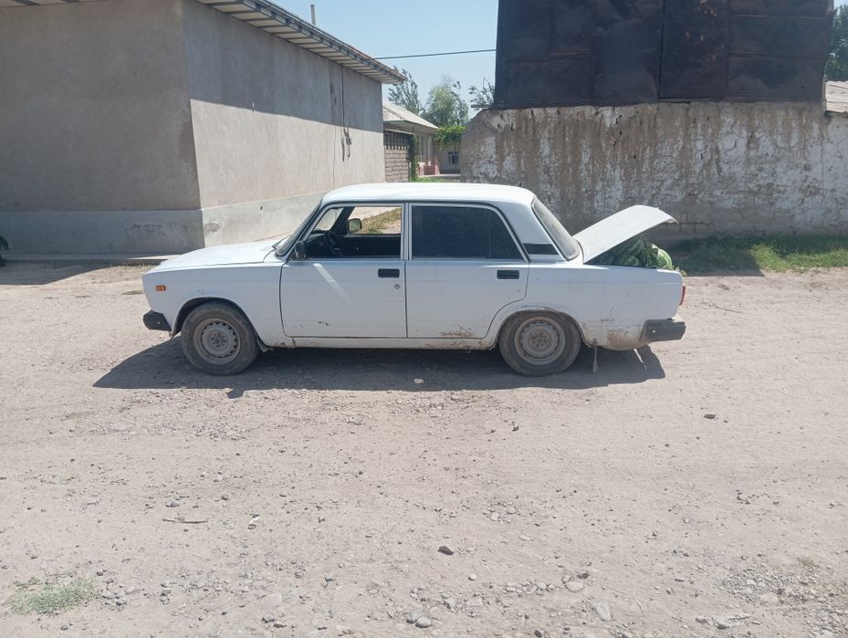 Vaz 2107 sotiladi
