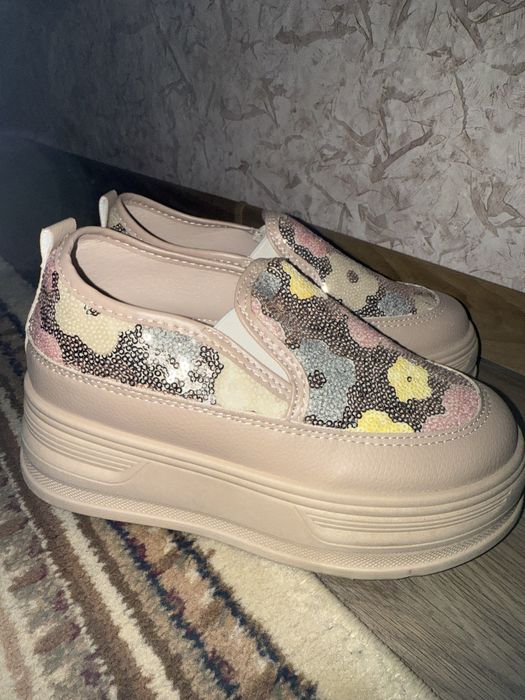 Обувки на пратформа 38н