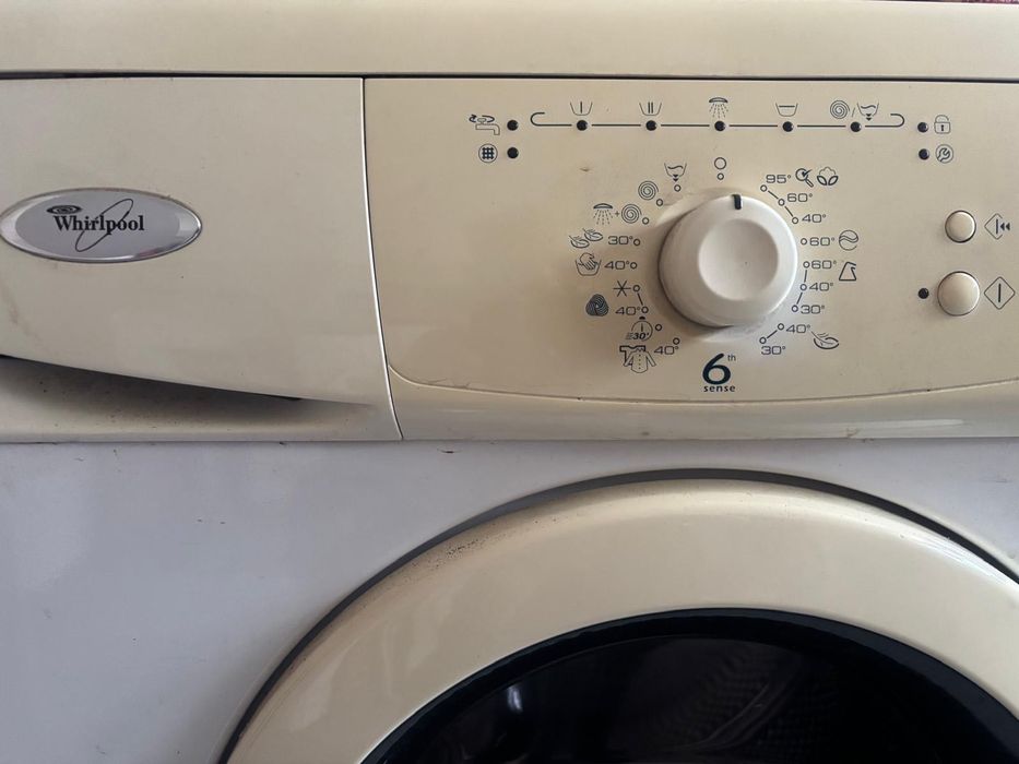 Продавам пералня Whirlpool