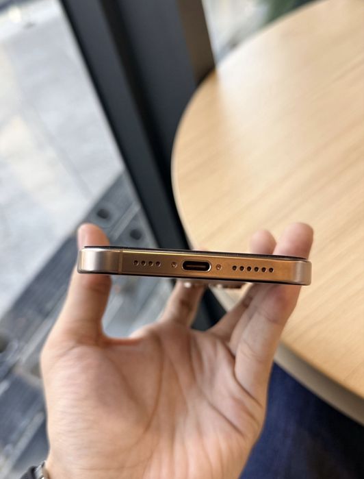 Iphone 16 pro max  oben ipad pro