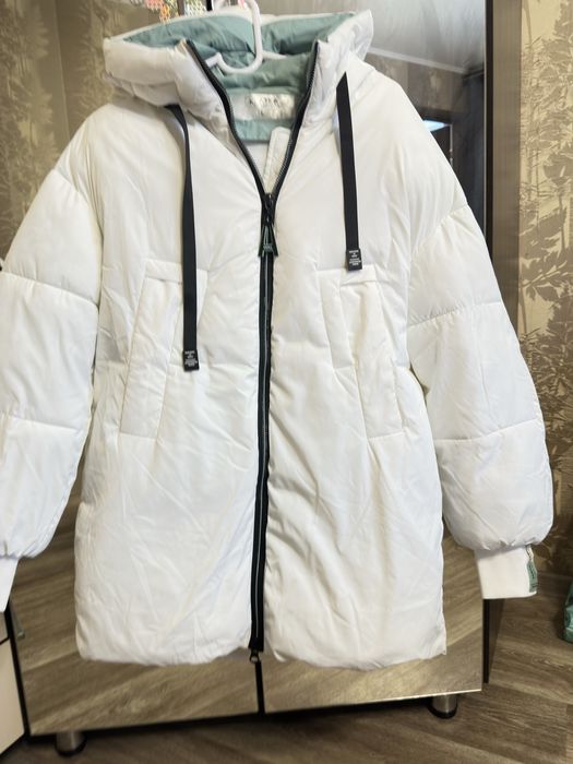 Продам белую куртку