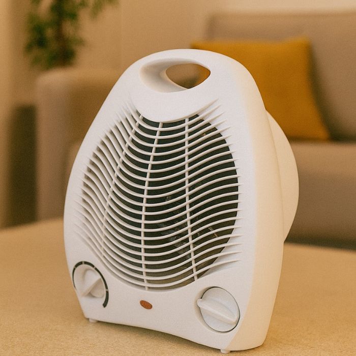 Отоплителна вентилаторна печка Rosberg R51970G – 2000W, бял/червен