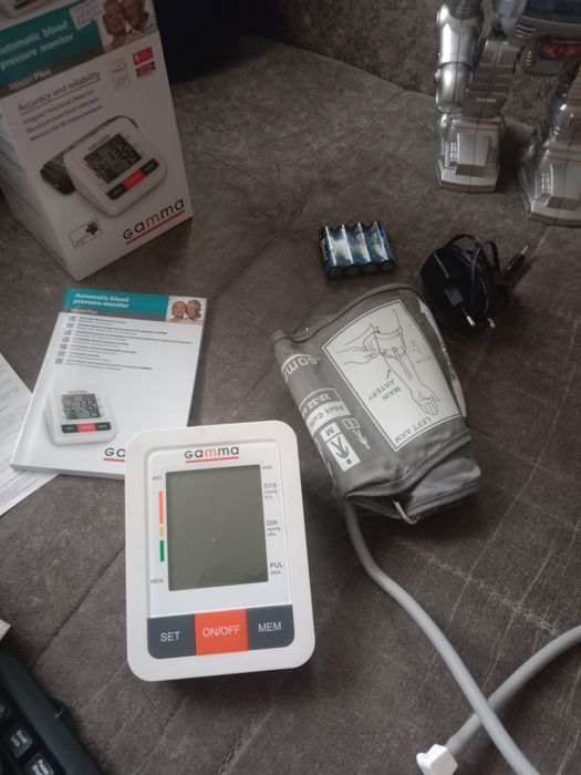 Продам новый электрический тонометр