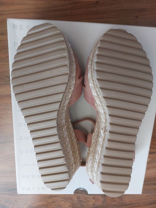 Ежеджевни сандали на платформа и ток в розов и червен цвят