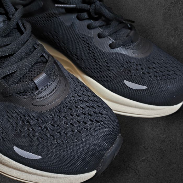 Продаю кроссовки FILA