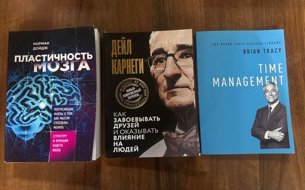 Книги в идеальном состоянии с подписью автора
