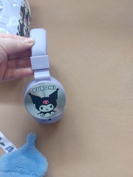 Слушалки и чантичка на Kuromi