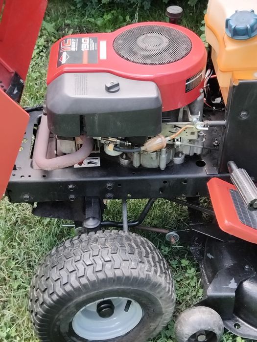 Tractoras tuns gazon/ iarba Jonsered ICT  13