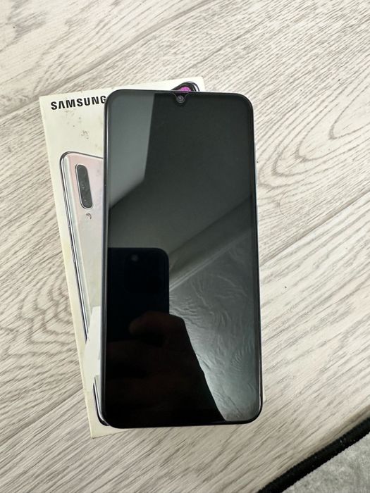 Продам Самсунг А 50 в отличном состоянии