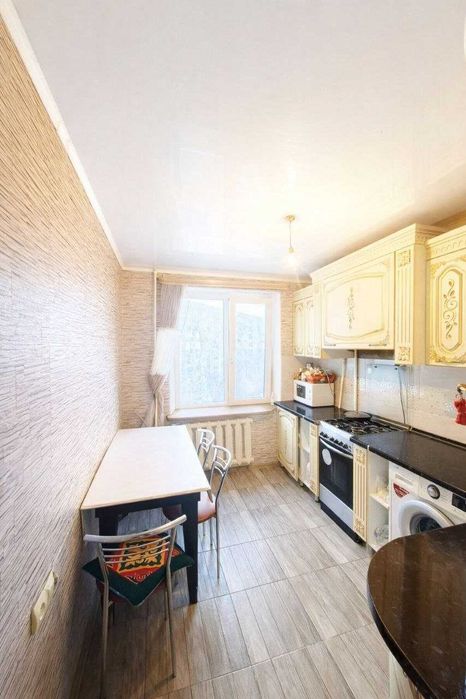 Продам 4комн кв 11мкр улучшенная