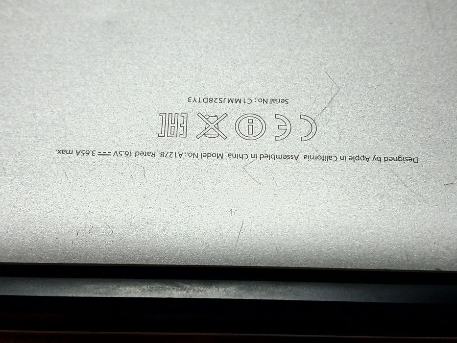 Vând laptop MacBook  pro