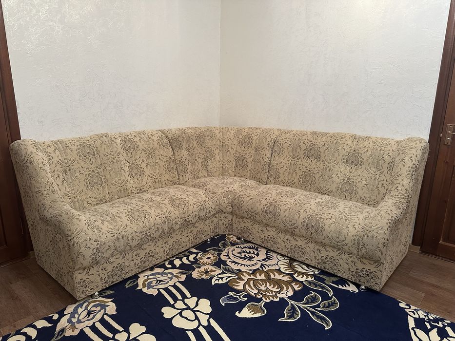 Продается угловой диван в хорошем состоянии