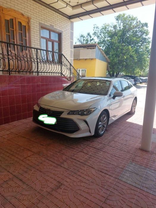 Tayota avalon srochna sotiladi