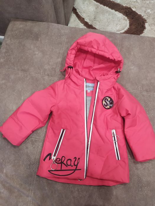 Продам куртку на девочку