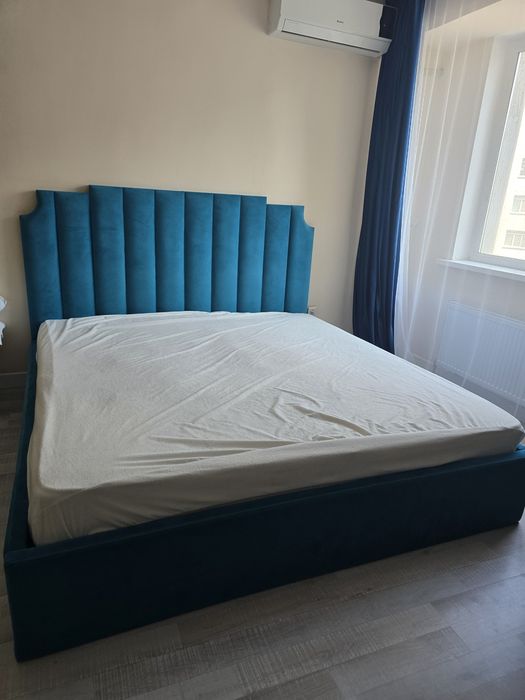 Продам кровать бирюзовый цвет