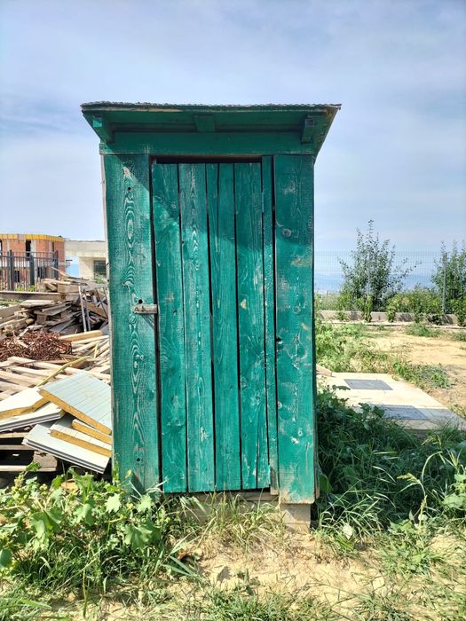 WC de grădină din scândură