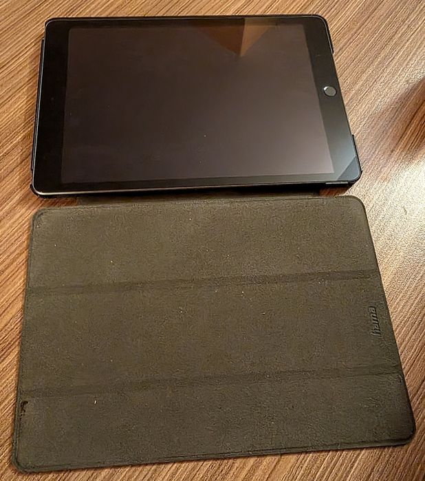 iPad 9th 64GB в много добро състояние + apple pen 1st gen  и калъф