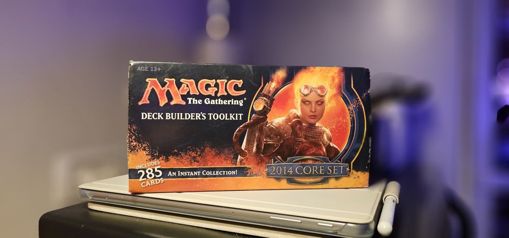 Joc de colecție - Magic The Gathering + Extra Deck Box 65 cards