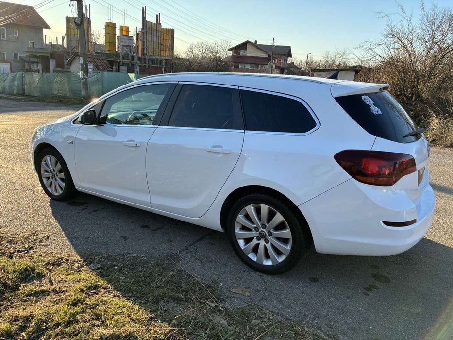 Opel Astra 1.7CDTI 2012г