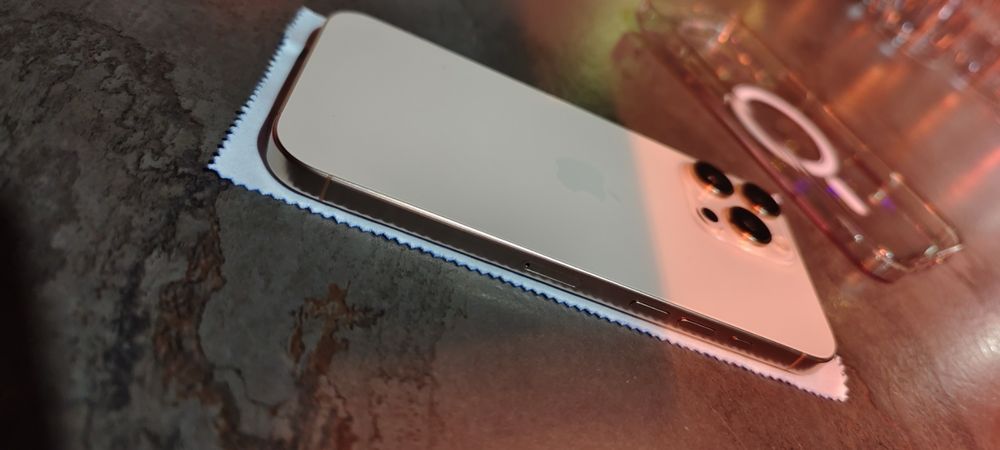 iPhone 16 Pro Max 256GB Златен | 92% батерия | Като нов