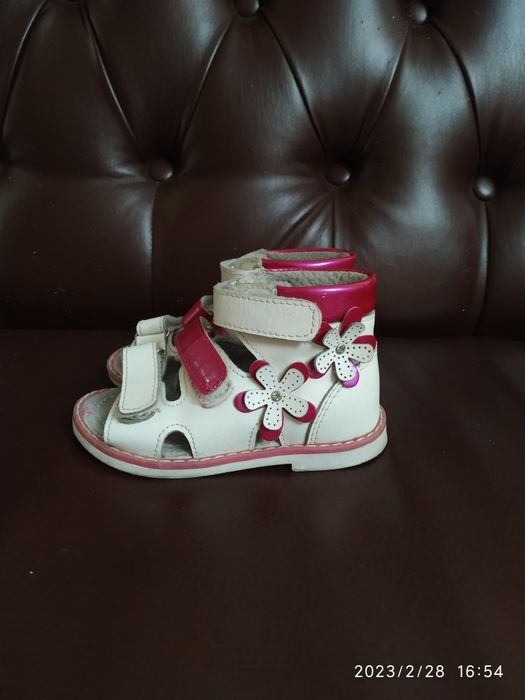 Продам обувь на девочку