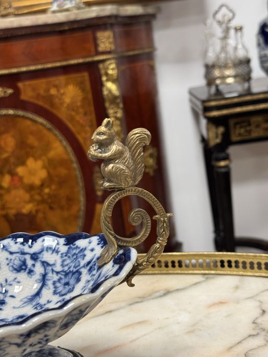 Bomboniera deosebita din portelan si elemente bronz