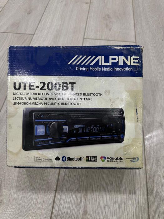 Магнитола Alpine ute200bt