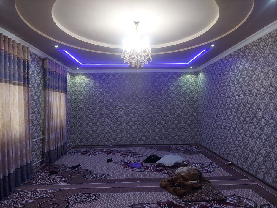 Ховли сотилади 2 этажли