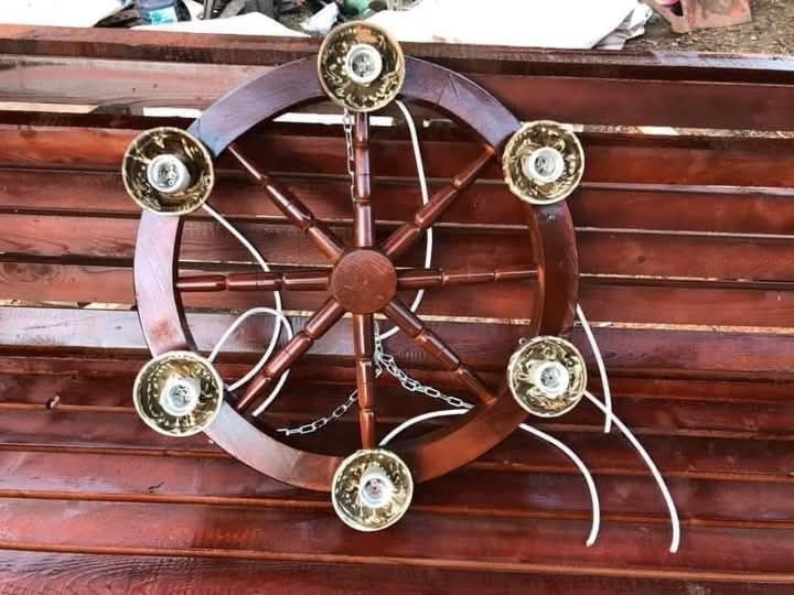 Vând candelabre rustice