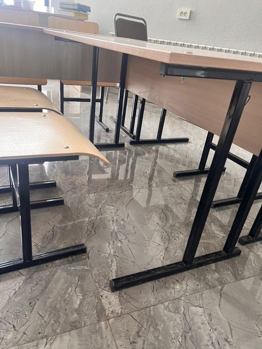 Продам школьные парты + стулья