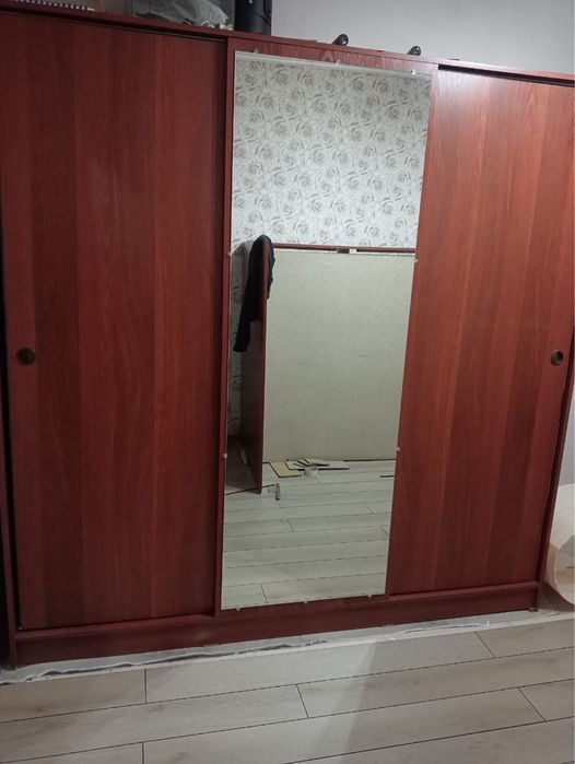 Шкаф купэ с двумя раздвижными дверями