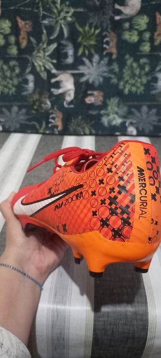 Футболни обувки/ бутонки