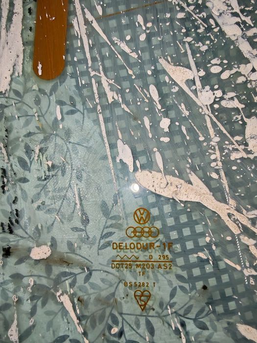 Лобовое задней стекло