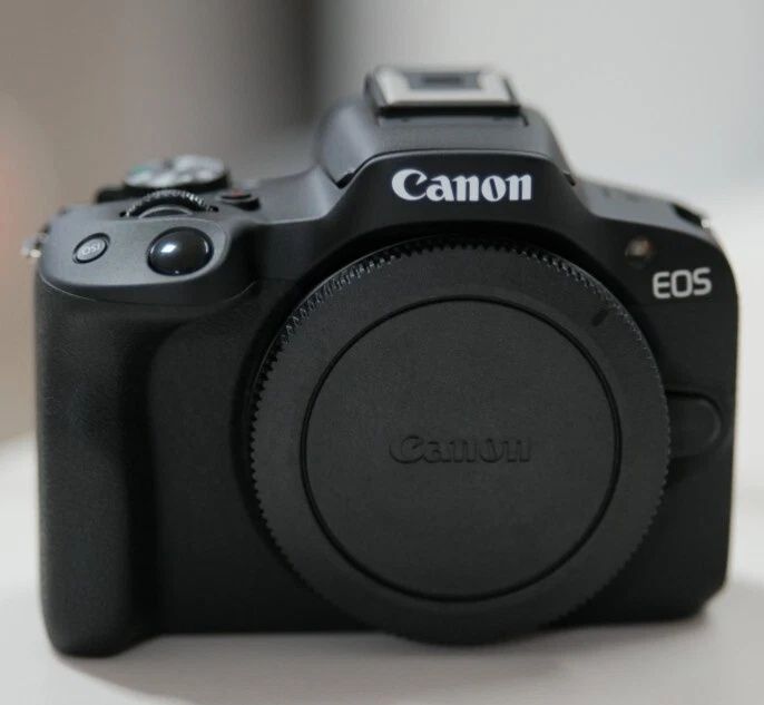Canon Eos R50 nou