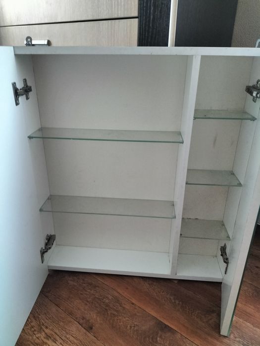 Продам зеркало со шкафчиком бу