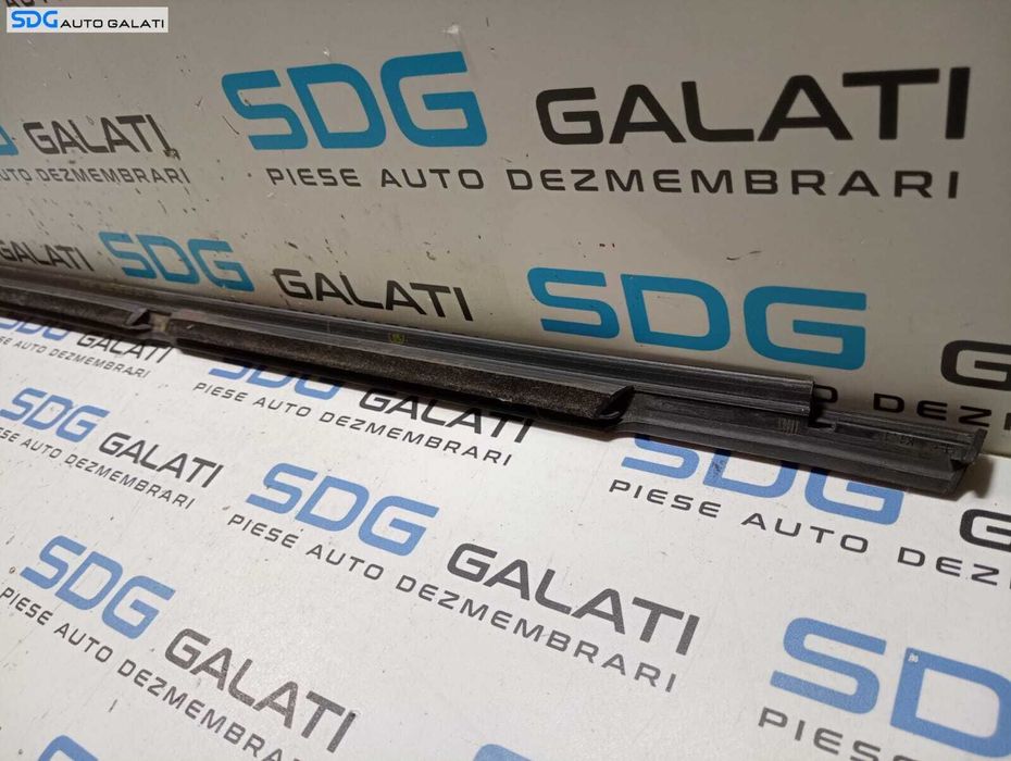 Perie Bandou pentru Geam Sticla de pe Usa Portiera Stanga Spate Skoda Octavia 3 Break Combi 2013 - 2017 Cod 5E9839477 [M5799]