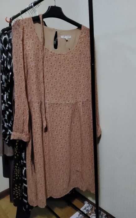 Продам женские платья