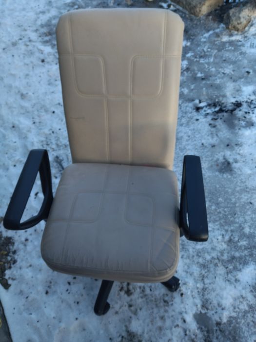 Офисное кресло кожаное