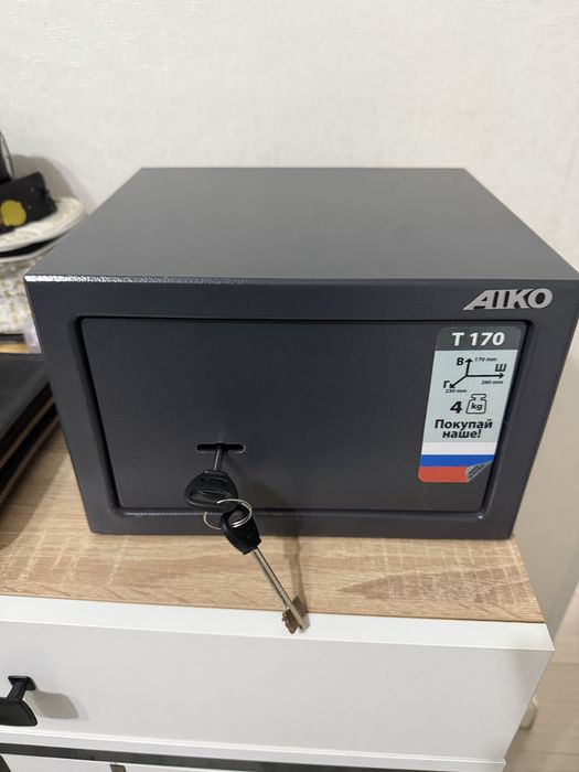 Продам маленкии сейф